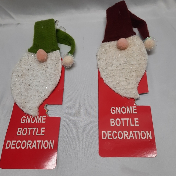 NEW Set of 4 Wine Bottle Decorations 2 Gnomes 2 Hat & Scarves - Picture 4 of 5